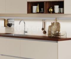 Cuisine avec îlot deux tons crème et chêne en bois raffiné design moderne - 2