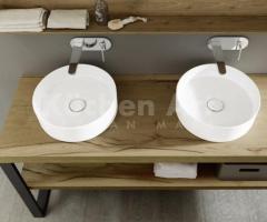 Salle de Bains italienne avec vasques arrondi ou rectangle, surfaces bois et effet marbré - 7