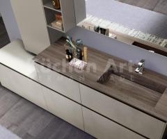 Salle de Bain Moderne Sans Poignée avec Vasque Intégrée, Bois Luxueux et Finitions Stratifiées - 4