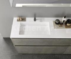 Salle de bains grise en HPL Unicolor | Vasque blanche intégrée & design contemporain - 3