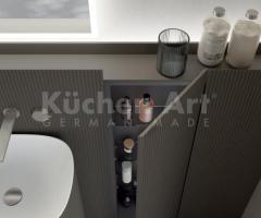 Salle de bains vasque cylindrique minimaliste gris avec portes rainuré sans poignée - 5